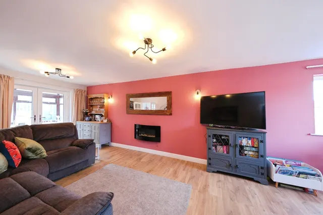 Courtney Way, Belper, DE56, photo 3