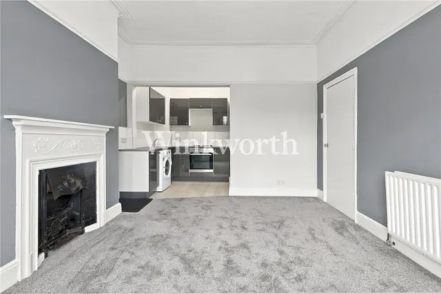 Photo 3 — Tottenhall Road, London, N13
