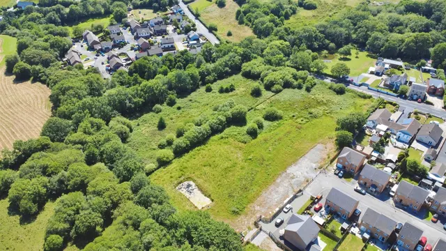Clos Coed Derw Llanelli, SA14, photo 1