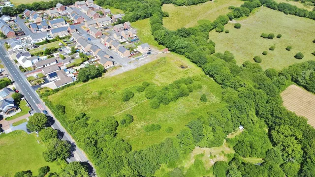 Clos Coed Derw Llanelli, SA14, photo 3