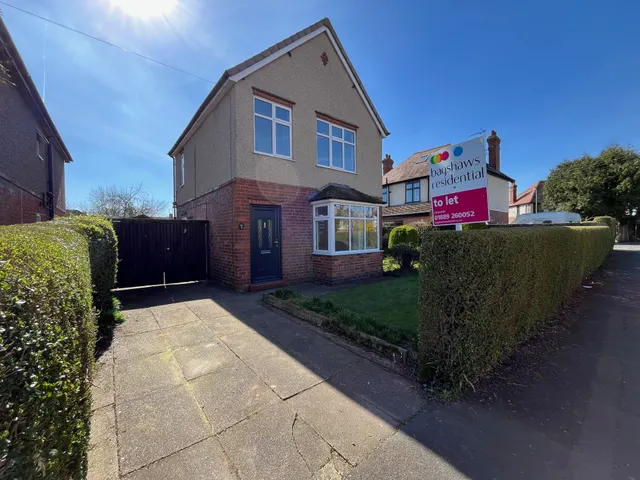 Alexandra Crescent, Uttoxeter, photo 1