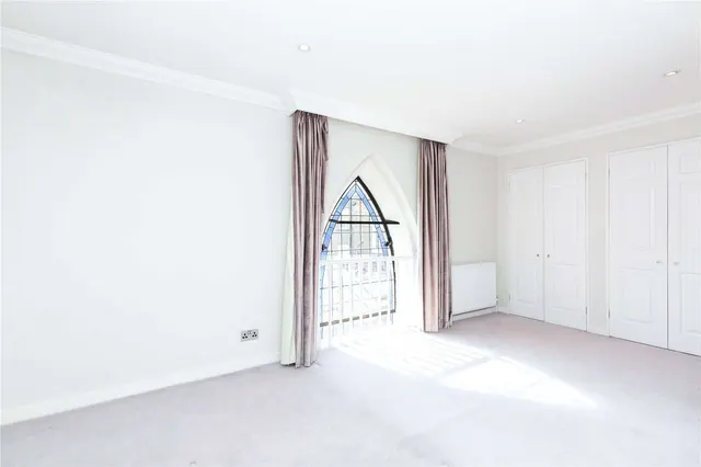 Photo 3 — Devonia Road, Islington, London, N1 8LJ