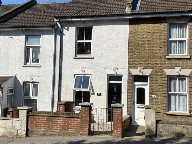 Station Road, Strood, Kent ME2 4BS, photo 1