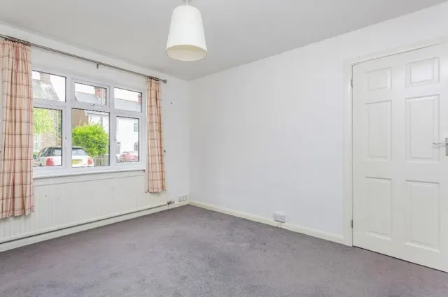 New Street, Crawley, RH10, photo 2
