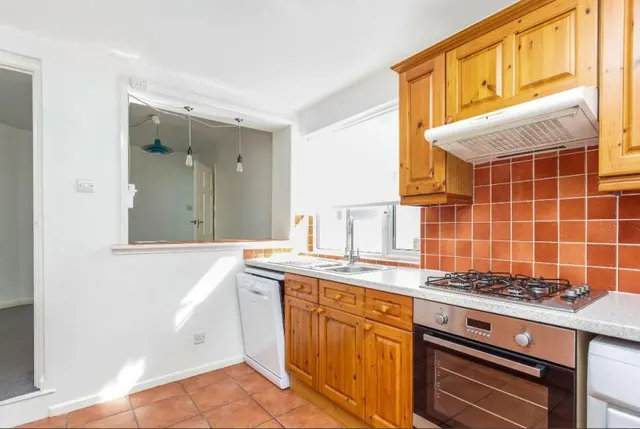 New Street, Crawley, RH10, photo 3