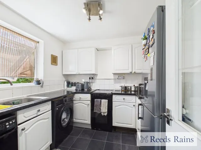 Photo 2 — Braithwaite Avenue, Romford, RM7