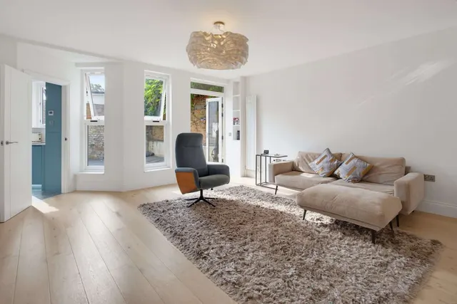 Ledbury Road, London, W11 2AG, photo 1