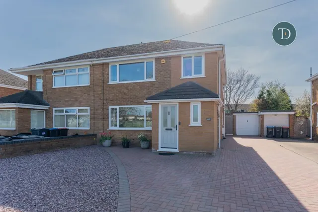 Overpool Road, Whitby, CH66 2JJ, photo 1
