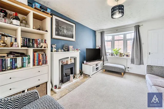 Cartwright Crescent, Brackley, NN13, photo 2