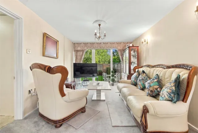 with 3 bedrooms in Harlow, CM17, photo 2