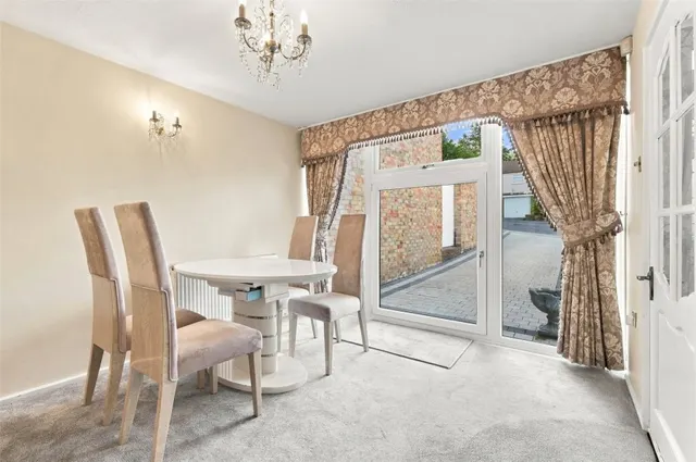 with 3 bedrooms in Harlow, CM17, photo 3