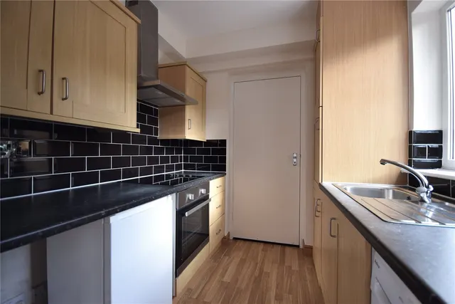 Slaid Hill Court, Leeds, LS17, photo 2