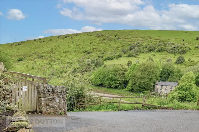 Off Lees Road, Mossley, OL5, photo 1