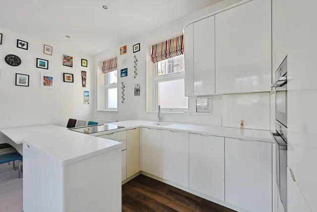 Photo 2 — Simpson Street, London, SW11