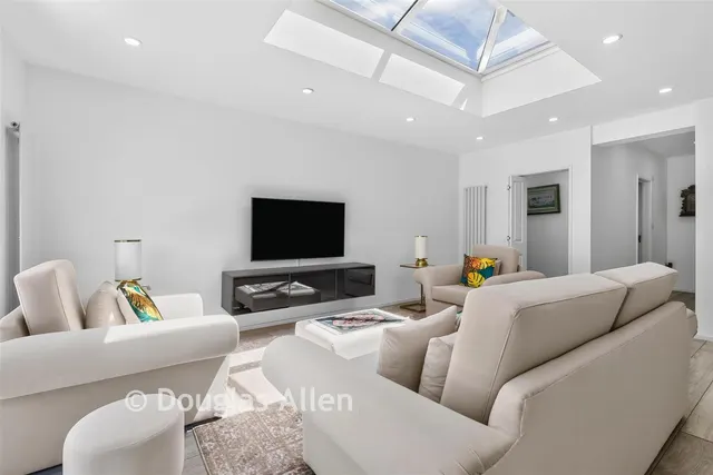 Caterham Avenue, Ilford, IG5, photo 3