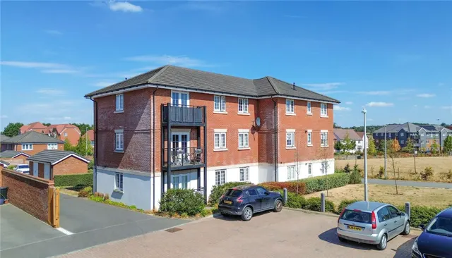 Nicholson Drive, Wokingham, RG41, photo 1