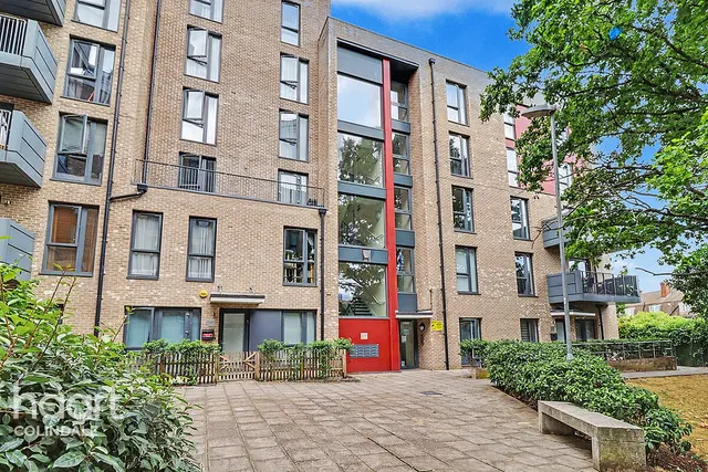 Charcot Road, NW9, photo 1