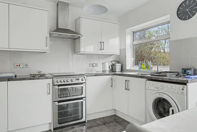 Lombard Avenue, Enfield, EN3, photo 3