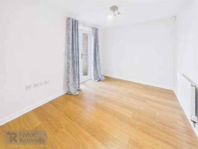 West Street, Southgate, RH11, photo 3