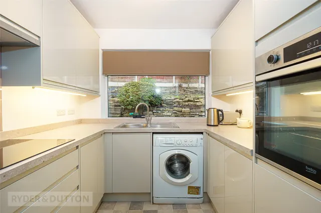 St. Johns Drive, Birkby, HD1, photo 2