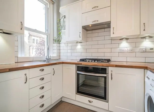 Photo 3 — Saltram Crescent, Maida Vale, W9