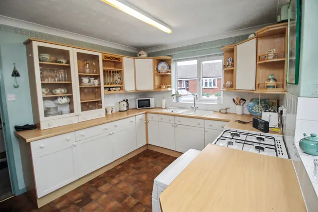 Detached Bungalow, Close to Holt Town, photo 2