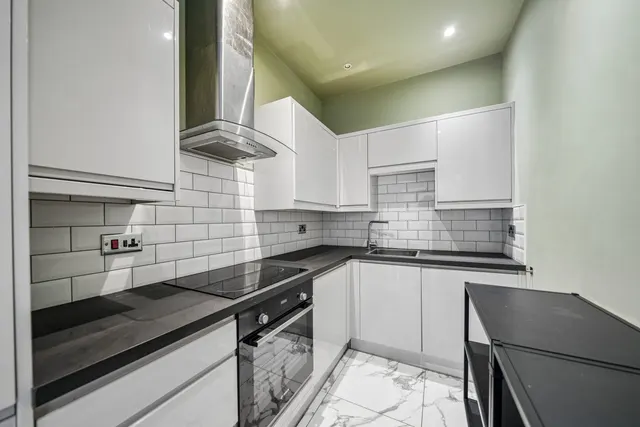 Busby Road, Clarkston, G76, photo 3