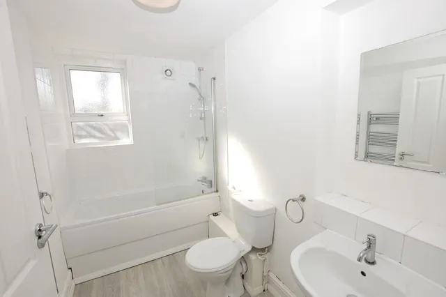 Photo 3 — Fairway Close, Oldland Common, Bristol, BS30