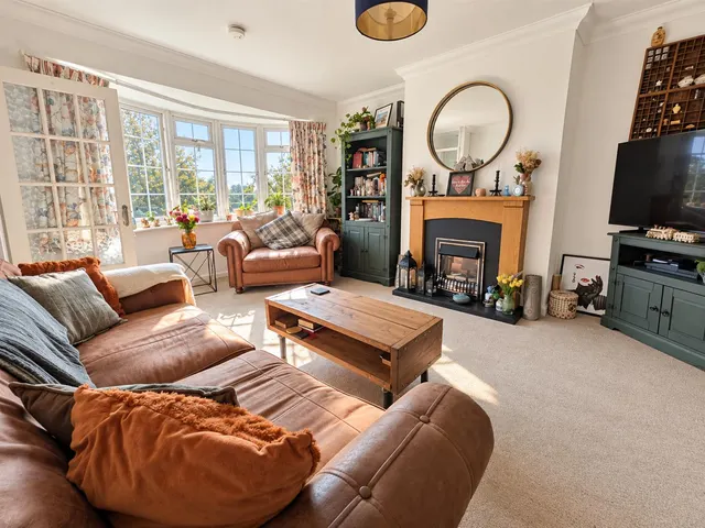 Larnach Close, Uckfield, TN22, photo 3