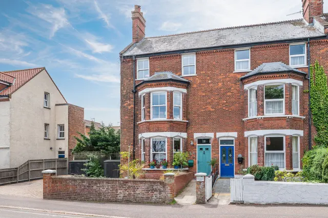 Magnificent Victorian Home with Two B, photo 1