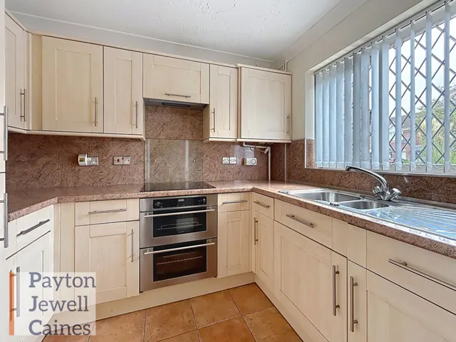 Heol Bryncwtyn, Bridgend, CF35, photo 2