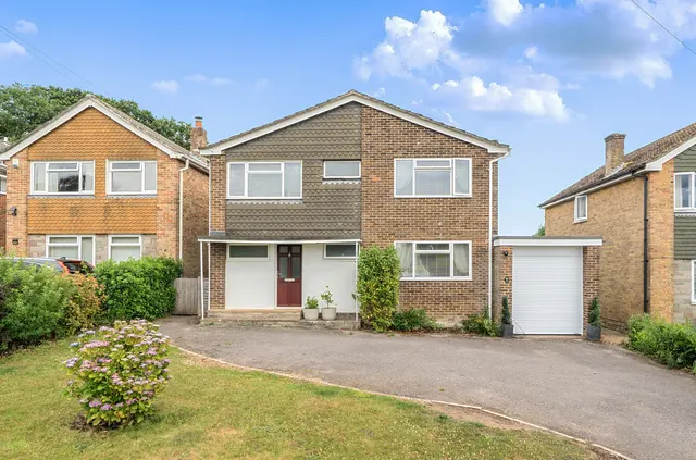 Oakwood Avenue, Otterbourne, SO21, photo 1