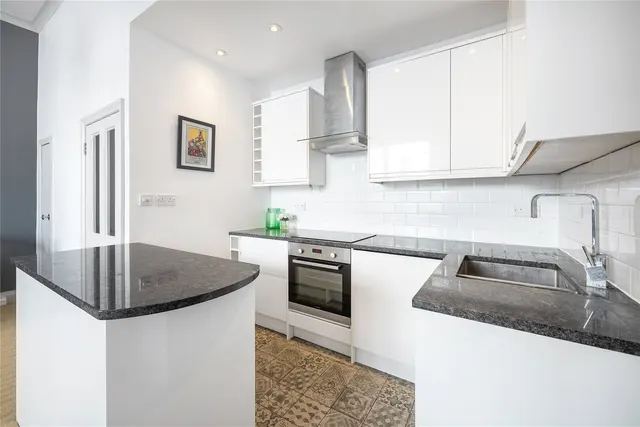 Arundel Gardens, London, W11, photo 2