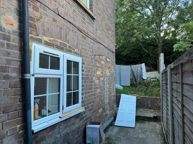 Photo 2 — Milton Road, Luton LU1 5HZ
