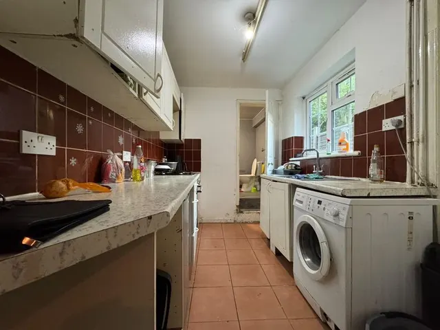 Photo 3 — Milton Road, Luton LU1 5HZ