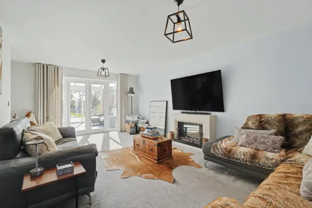 Manor Grove, Stafford, ST16, photo 3