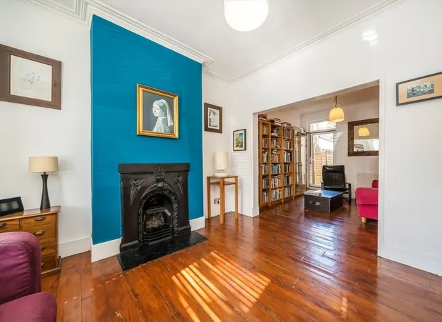 Photo 2 — Darwin Road, Ealing, W5