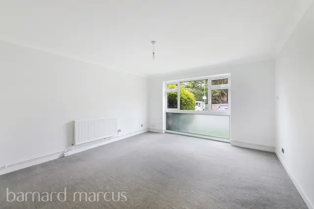 Jengar Close, SUTTON, photo 1