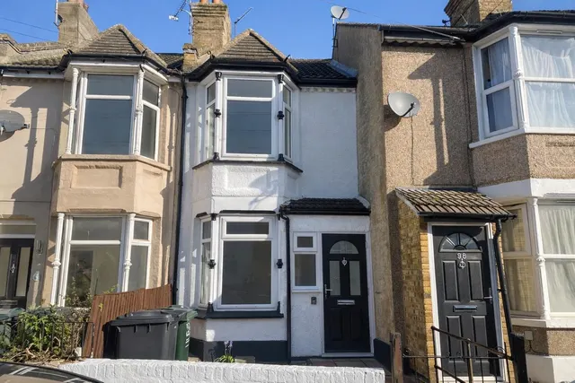 Milton Road, Swanscombe, photo 1