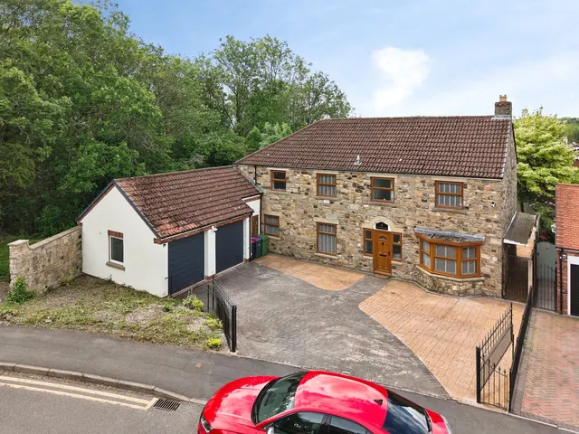 Whitworth Drive, Telford, TF3, photo 1