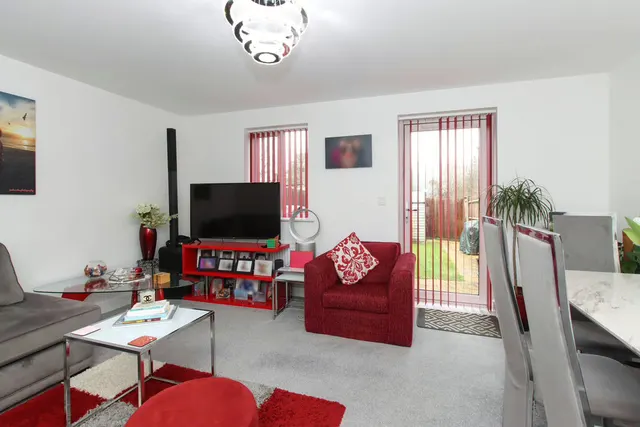 Photo 3 — Haxters End, Berkhamsted, Hertfordshire, HP4 3FJ