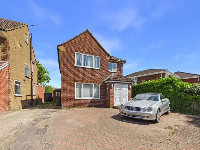 Langley Road, Langley, SL3, photo 1