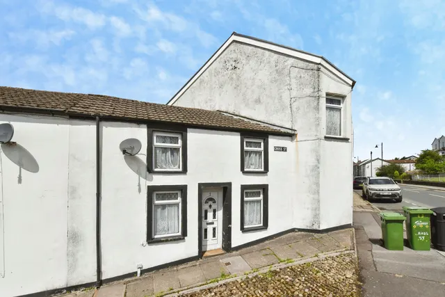 Cross Street, Tredegar, photo 1