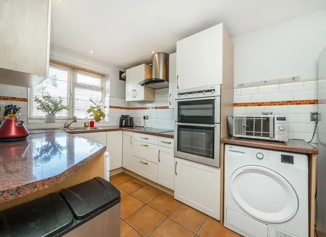 Photo 2 — Haldane Close, Muswell Hill, N10