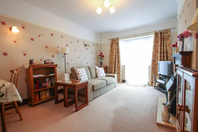 Photo 3 — Rosedale Close, Dartford