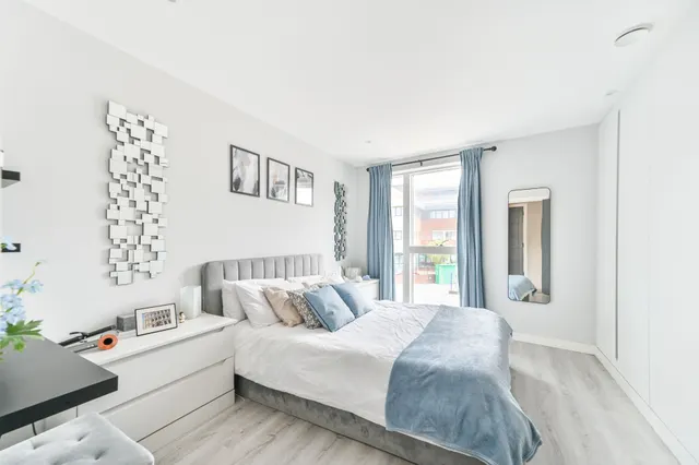 Photo 3 — Flat 3, Oak House, London
