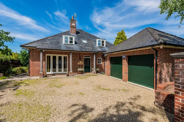 4 bedroom house — Kingshall Street, Rougham Suffolk, SAT NAV: IP30 9LH