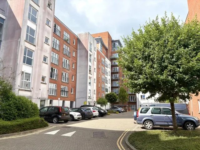 Avenel Way, BH15, photo 1