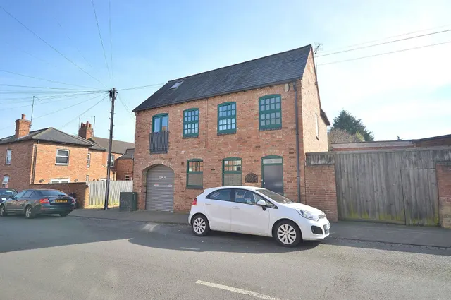 Junction Road, Northampton, NN2 7JA, photo 1