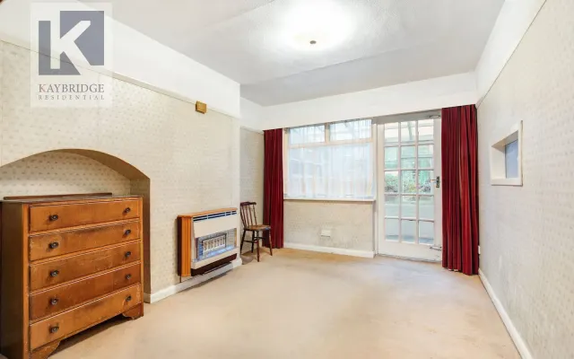 Photo 3 — Lynmouth Avenue, Morden, SM4